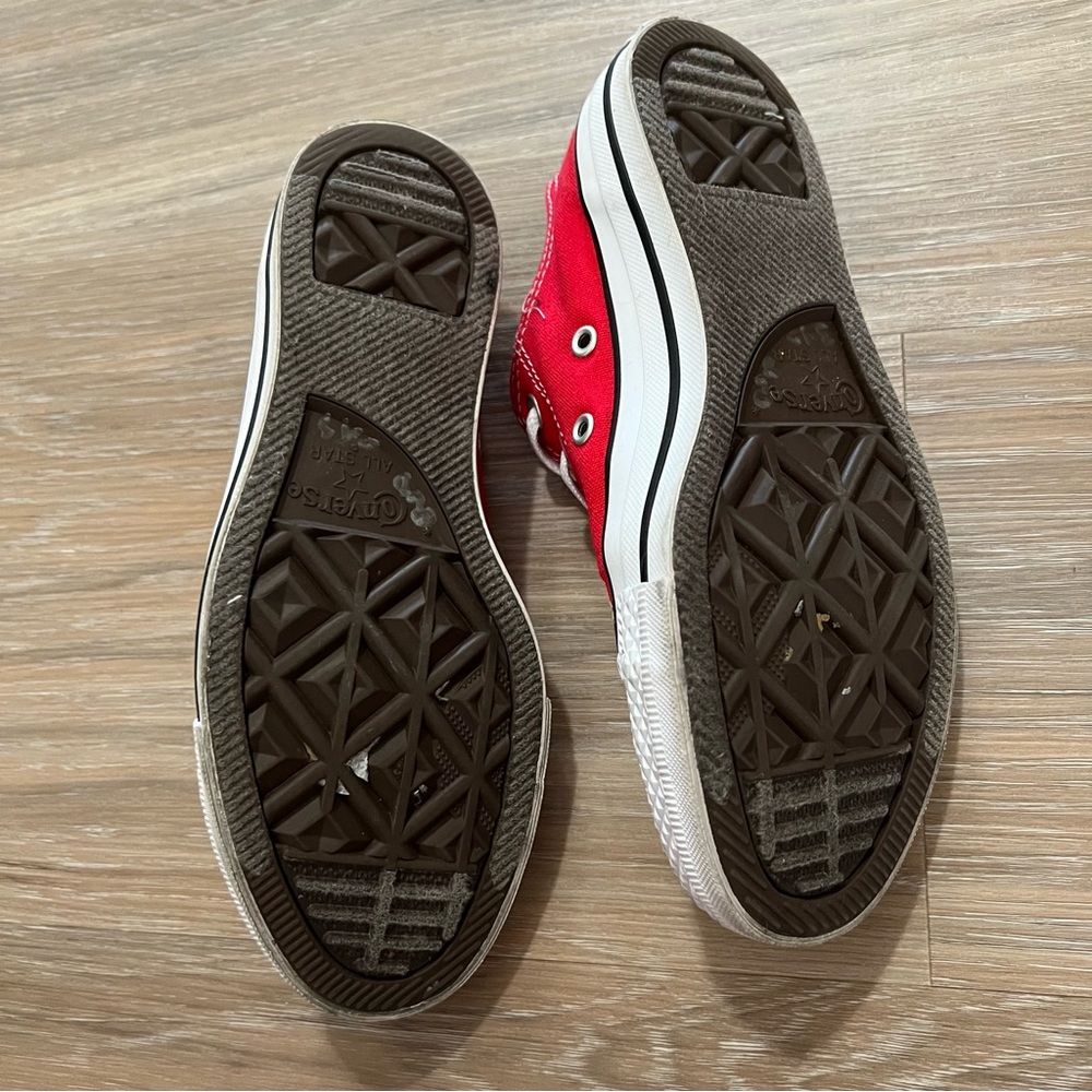 Red converse - Picture 4 of 4